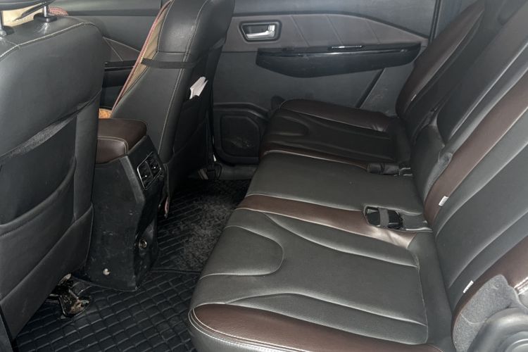 Used Dongfeng Fengon 370 2018 S370 1.5L Manual Luxury 5-Seater Interior 2