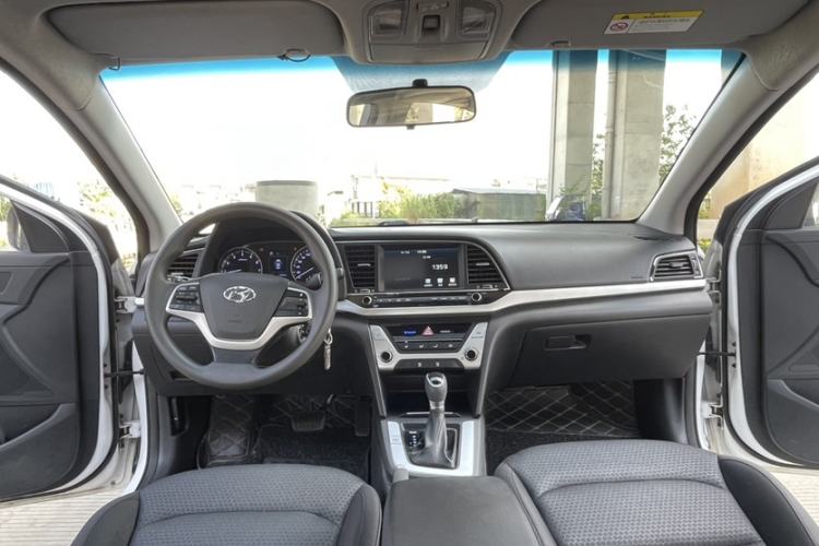 Used Dongfeng Fengon 370 2018 S370 1.5L CVT Luxury 7-Seater Interior 3
