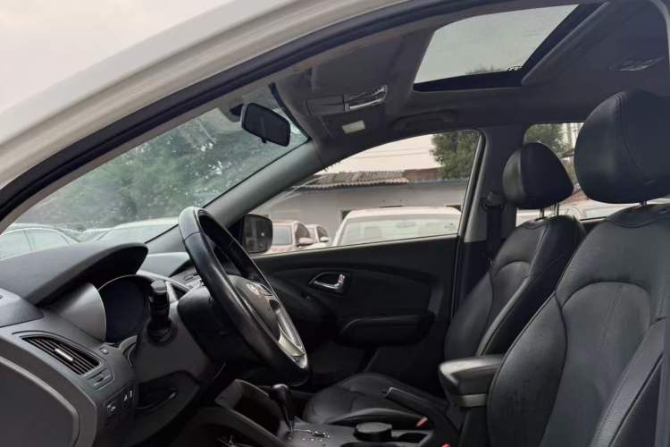 Used Dongfeng Fengon 370 2018 S370 1.5L CVT Luxury 7-Seater Interior 3