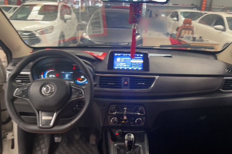 Used Dongfeng Fengon 370 2018 S370 1.5L Manual Luxury 5-Seater Interior 3