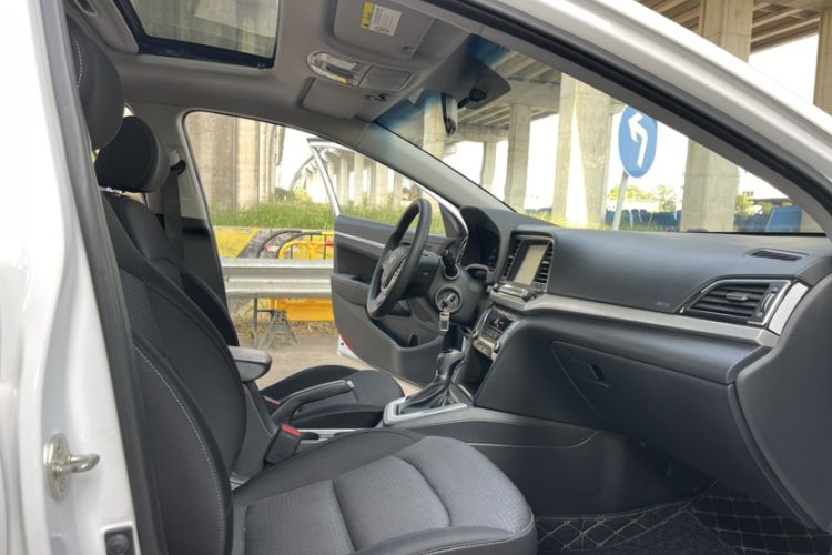 Used Dongfeng Fengon 370 2018 S370 1.5L CVT Luxury 7-Seater Interior 4