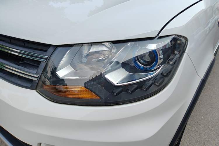 Used Dongfeng Fengon 370 2018 S370 1.5L CVT Luxury 7-Seater Left Front Headlight