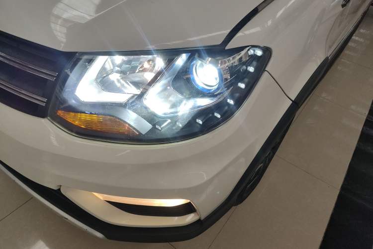 Used Dongfeng Fengon 370 2018 S370 1.5L Manual Luxury 5-Seater Left Front Headlight