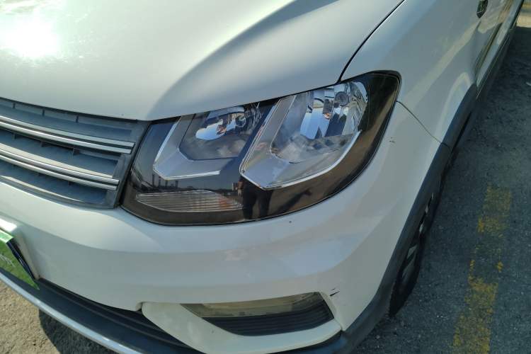 Used Dongfeng Fengon 370 2018 S370 1.5L CVT Luxury 7-Seater Left Front Headlight