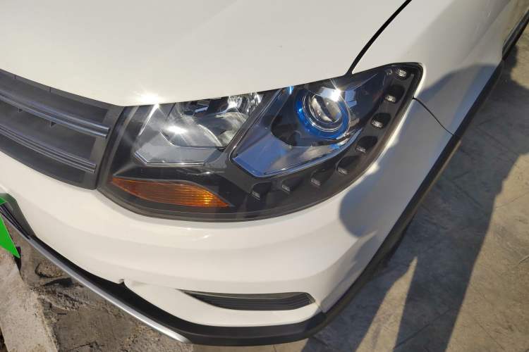 Used Dongfeng Fengon 370 2018 S370 1.5L CVT Luxury 7-Seater Left Front Headlight