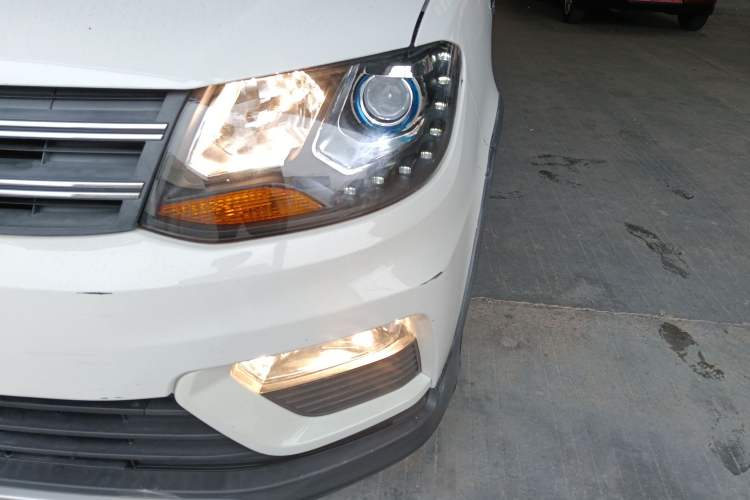 Used Dongfeng Fengon 370 2018 S370 1.5L CVT Luxury 7-Seater Left Front Headlight
