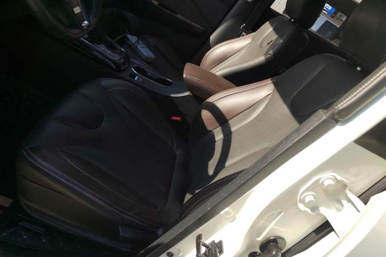 Used Dongfeng Fengon 370 2018 S370 1.5L CVT Luxury 7-Seater Left Front Seat