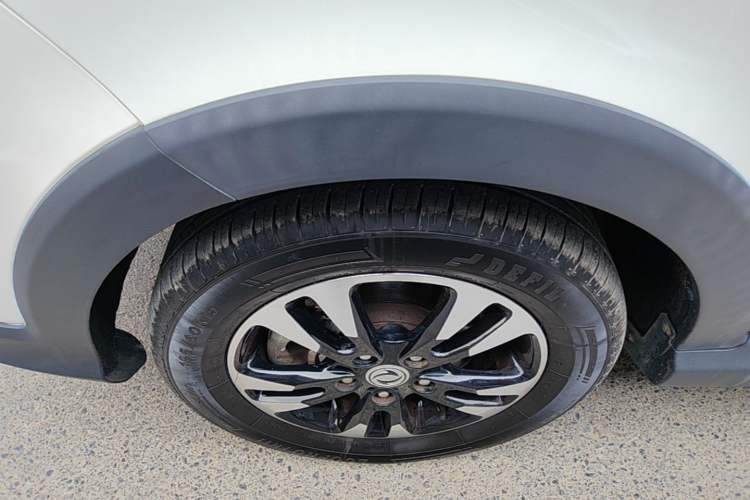 Used Dongfeng Fengon 370 2018 S370 1.5L CVT Luxury 7-Seater Left Front Wheel Hub