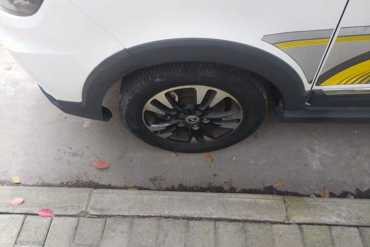 Used Dongfeng Fengon 370 2018 S370 1.5L CVT Luxury 7-Seater Left Front Wheel Hub