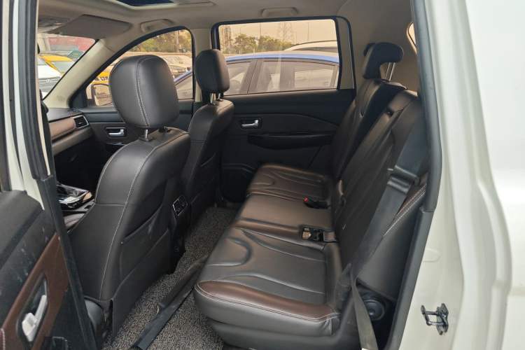 Used Dongfeng Fengon 370 2018 S370 1.5L CVT Luxury 7-Seater Left Rear Seat