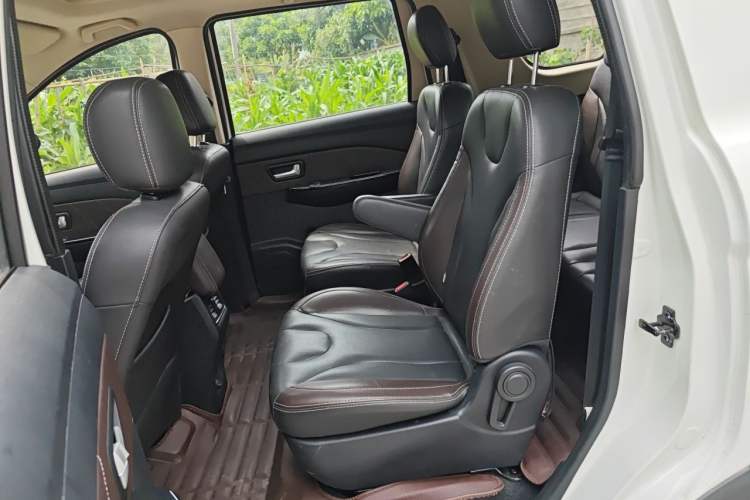 Used Dongfeng Fengon 370 2018 S370 1.5L CVT Luxury 7-Seater Left Rear Seat