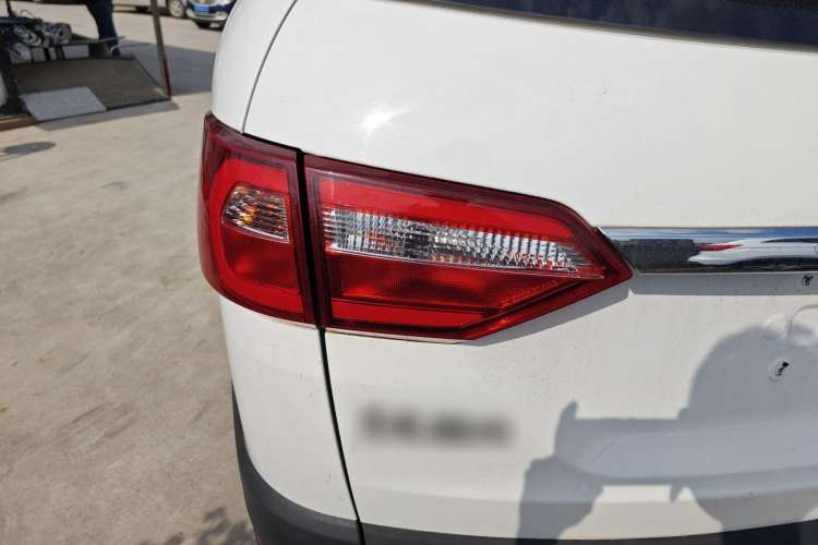 Used Dongfeng Fengon 370 2018 S370 1.5L CVT Luxury 7-Seater Left Rear Taillight