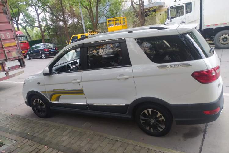 Used Dongfeng Fengon 370 2018 S370 1.5L CVT Luxury 7-Seater Left Side