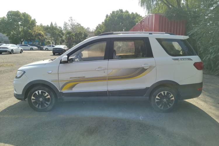 Used Dongfeng Fengon 370 2018 S370 1.5L CVT Luxury 7-Seater Left Side