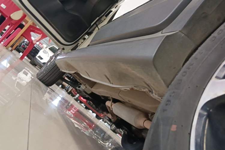 Used Dongfeng Fengon 370 2018 S370 1.5L Manual Luxury 5-Seater Left Side Sill