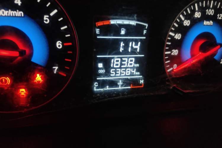 Used Dongfeng Fengon 370 2018 S370 1.5L Manual Luxury 7-Seater Odometer Close Up