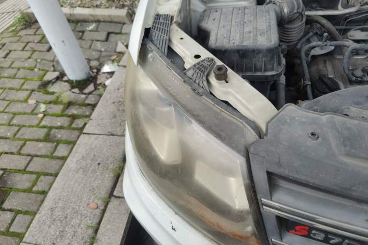 Used Dongfeng Fengon 370 2018 S370 1.5L Manual Luxury 5-Seater Right Front Headlight