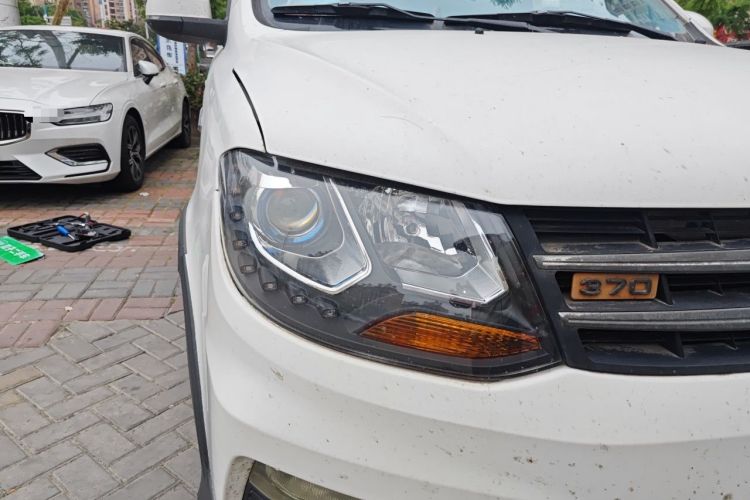 Used Dongfeng Fengon 370 2018 S370 1.5L Manual Luxury 5-Seater Right Front Headlight