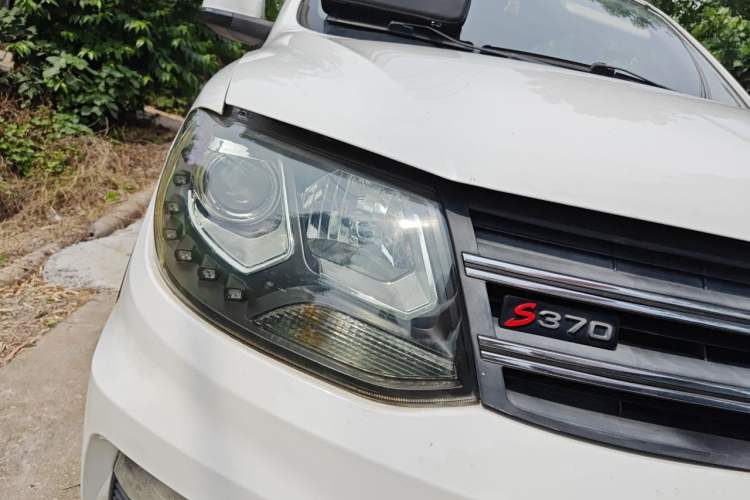 Used Dongfeng Fengon 370 2018 S370 1.5L CVT Luxury 7-Seater Right Front Headlight