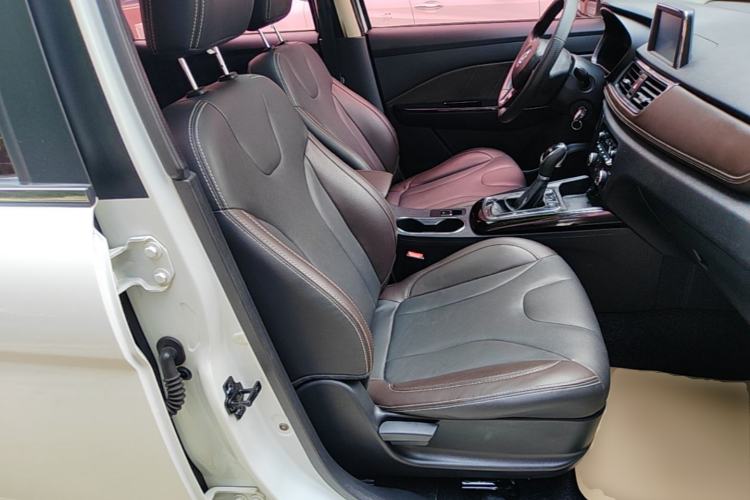 Used Dongfeng Fengon 370 2018 S370 1.5L CVT Luxury 7-Seater Right Front Seat