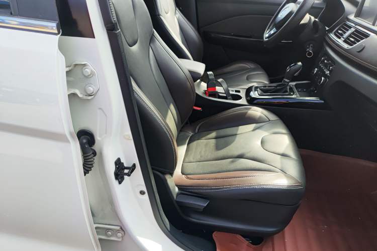 Used Dongfeng Fengon 370 2018 S370 1.5L CVT Luxury 7-Seater Right Front Seat