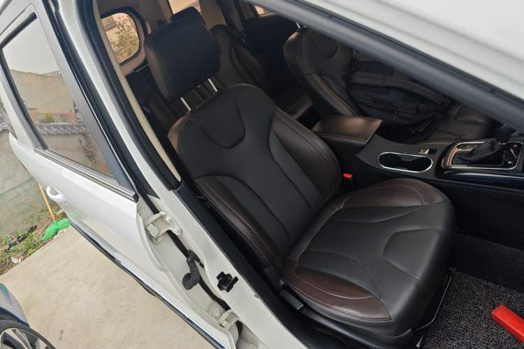 Used Dongfeng Fengon 370 2018 S370 1.5L CVT Luxury 7-Seater Right Front Seat