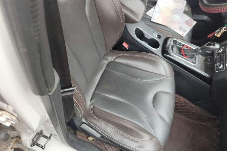 Used Dongfeng Fengon 370 2018 S370 1.5L CVT Luxury 7-Seater Right Front Seat