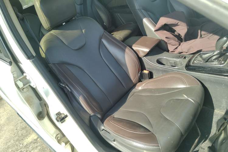Used Dongfeng Fengon 370 2018 S370 1.5L CVT Luxury 7-Seater Right Front Seat