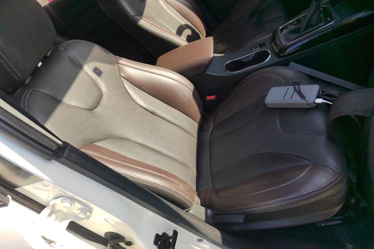 Used Dongfeng Fengon 370 2018 S370 1.5L CVT Luxury 7-Seater Right Front Seat