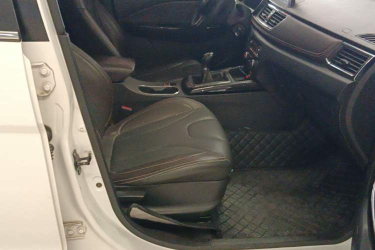 Used Dongfeng Fengon 370 2018 S370 1.5L Manual Luxury 5-Seater Right Front Seat