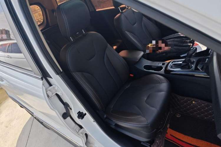 Used Dongfeng Fengon 370 2018 S370 1.5L CVT Luxury 7-Seater Right Front Seat