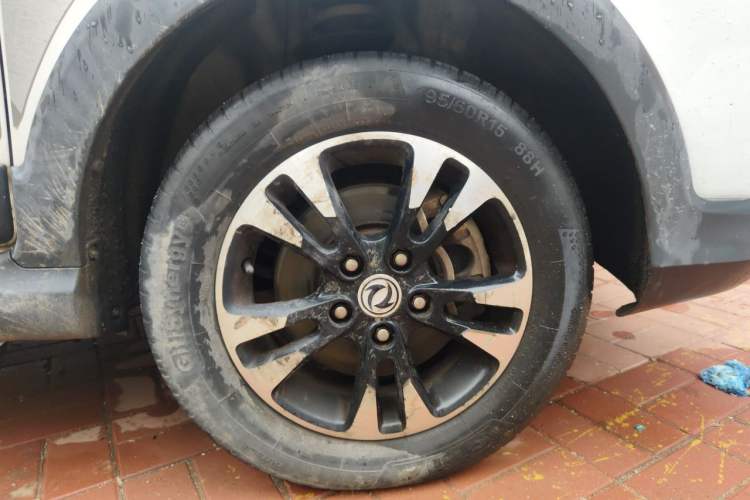 Used Dongfeng Fengon 370 2018 S370 1.5L CVT Luxury 7-Seater Right Front Wheel Hub