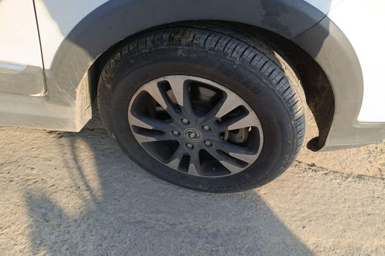 Used Dongfeng Fengon 370 2018 S370 1.5L CVT Luxury 7-Seater Right Front Wheel Hub