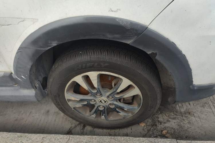 Used Dongfeng Fengon 370 2018 S370 1.5L Manual Luxury 5-Seater Right Front Wheel Hub