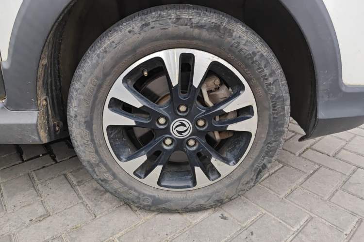 Used Dongfeng Fengon 370 2018 S370 1.5L Manual Luxury 5-Seater Right Front Wheel Hub
