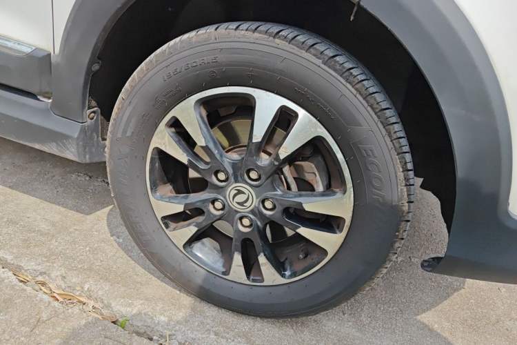 Used Dongfeng Fengon 370 2018 S370 1.5L CVT Luxury 7-Seater Right Front Wheel Hub