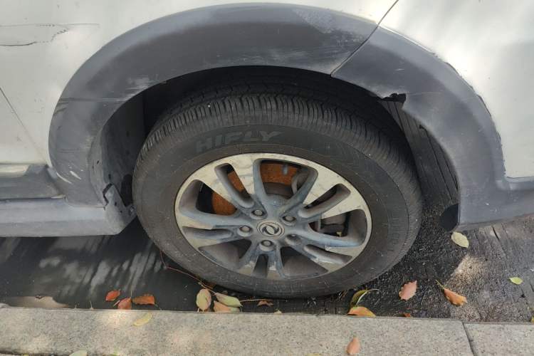 Used Dongfeng Fengon 370 2018 S370 1.5L Manual Luxury 5-Seater Right Front Wheel Hub