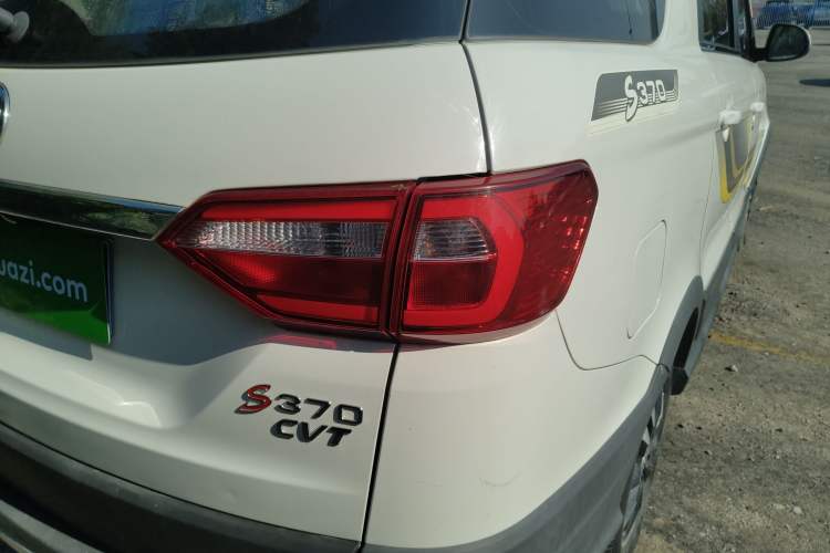 Used Dongfeng Fengon 370 2018 S370 1.5L CVT Luxury 7-Seater Right Rear Taillight