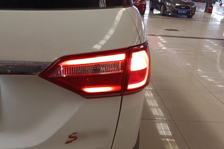 Used Dongfeng Fengon 370 2018 S370 1.5L Manual Luxury 5-Seater Right Rear Taillight
