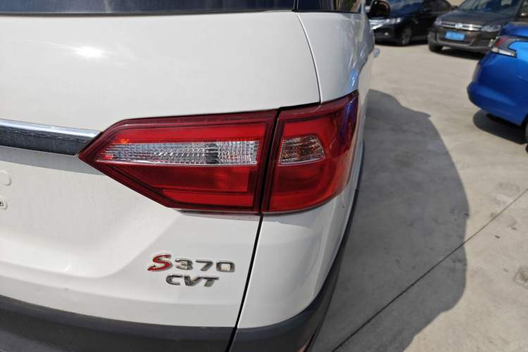 Used Dongfeng Fengon 370 2018 S370 1.5L CVT Luxury 7-Seater Right Rear Taillight