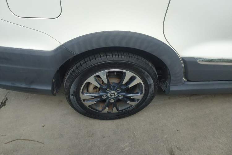 Used Dongfeng Fengon 370 2018 S370 1.5L CVT Luxury 7-Seater Right Rear Wheel Hub