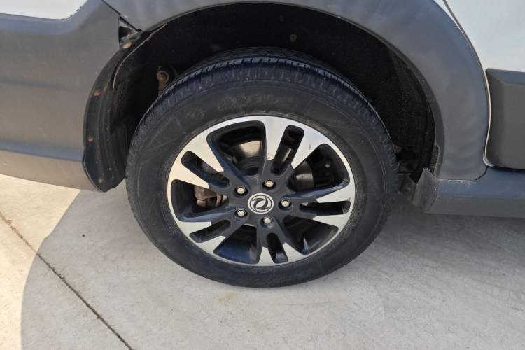Used Dongfeng Fengon 370 2018 S370 1.5L CVT Luxury 7-Seater Right Rear Wheel Hub
