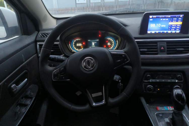 Used Dongfeng Fengon 370 2018 S370 1.5L CVT Luxury 7-Seater Steering Wheel
