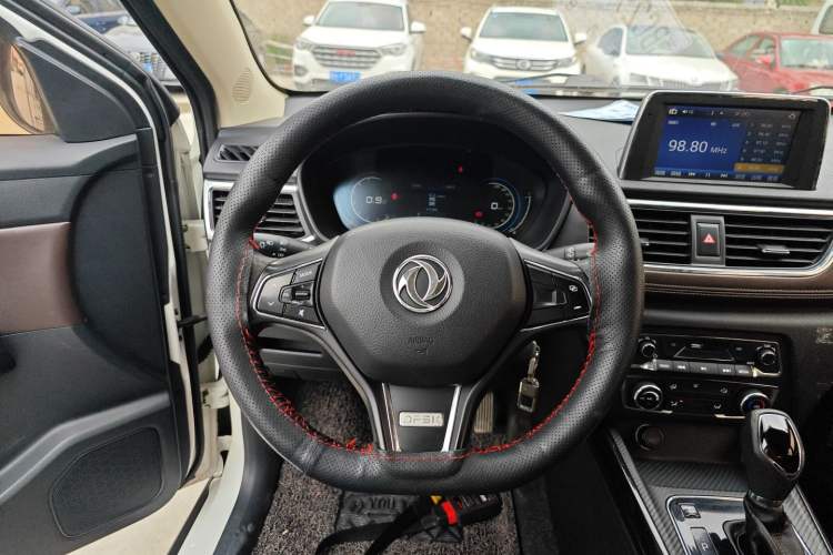 Used Dongfeng Fengon 370 2018 S370 1.5L CVT Luxury 7-Seater Steering Wheel