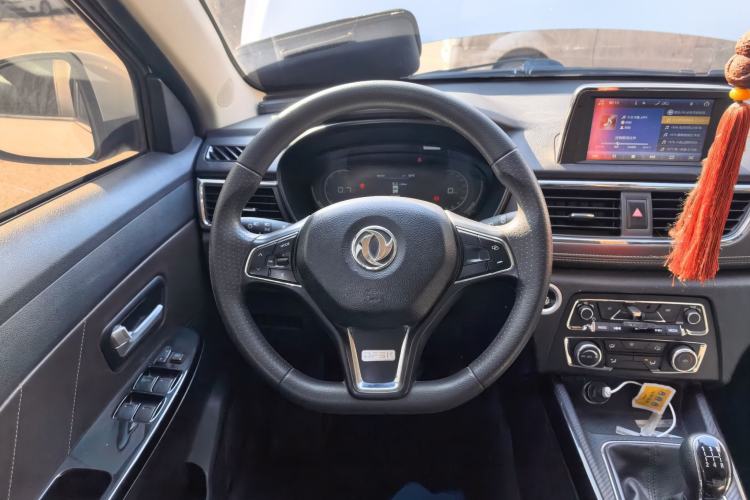 Used Dongfeng Fengon 370 2018 S370 1.5L Manual Luxury 7-Seater Steering Wheel