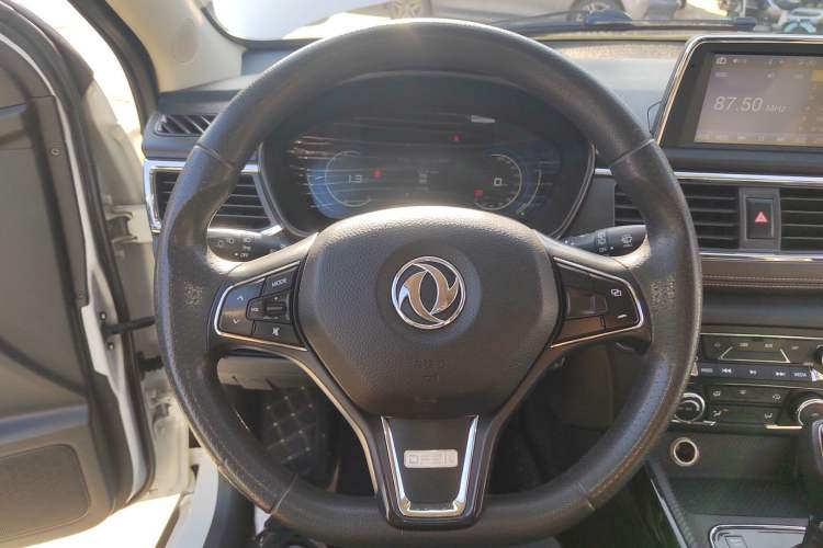 Used Dongfeng Fengon 370 2018 S370 1.5L CVT Luxury 7-Seater Steering Wheel