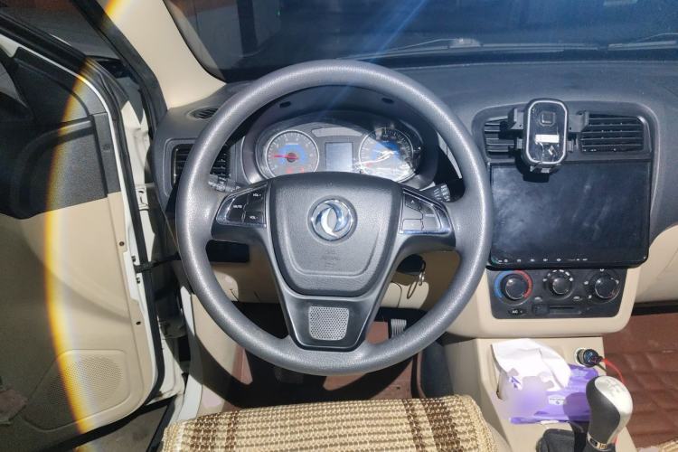 Used Dongfeng Fengon 370 2018 S370 1.5L Manual Luxury 7-Seater Steering Wheel