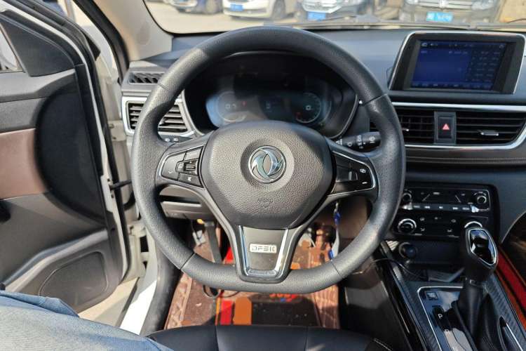 Used Dongfeng Fengon 370 2018 S370 1.5L CVT Luxury 7-Seater Steering Wheel