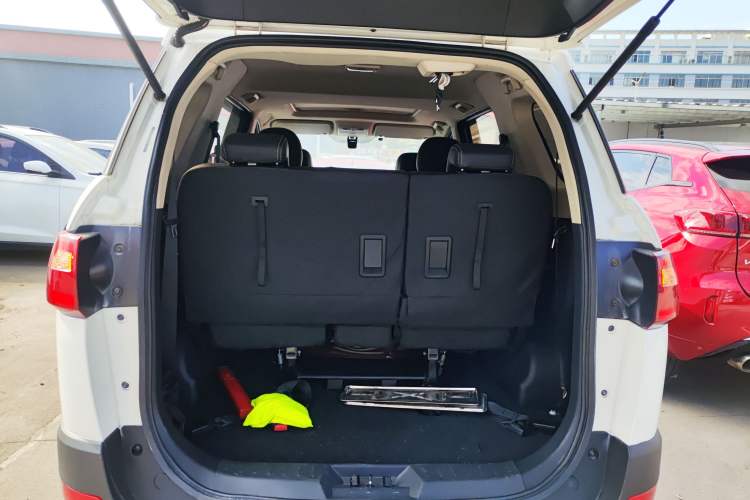 Used Dongfeng Fengon 370 2018 S370 1.5L CVT Luxury 7-Seater Trunk