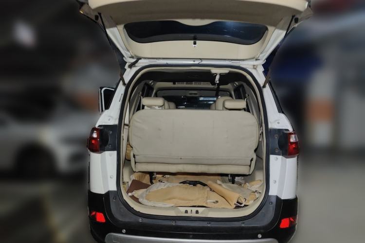 Used Dongfeng Fengon 370 2018 S370 1.5L Manual Luxury 7-Seater Trunk